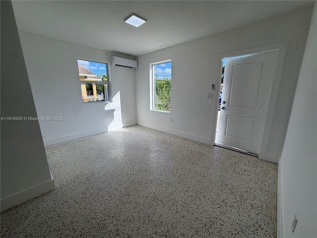 Photo - 2784 SW 31st Pl