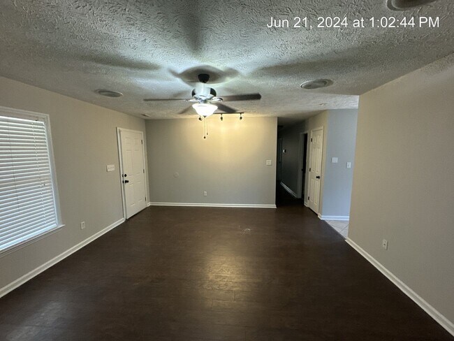 Photo - 5032 Shimmer Dr