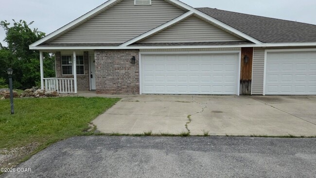 Building Photo - 801 Greenwood Dr