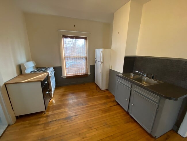 Photo - 621 Stanley Terrace NE Unidad Apt 1