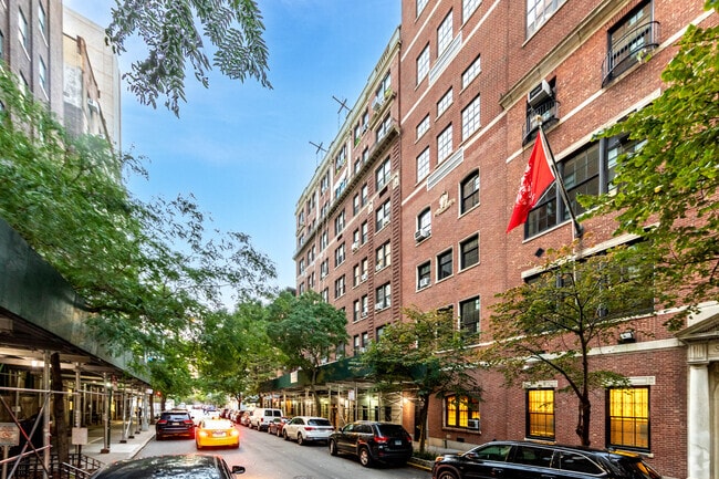 Photo - 16 E 98th St