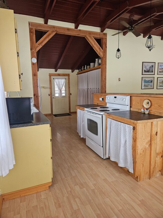 Photo - Peaceful 1 Bedroom / 1 Bath Executive Cabin on Sleeping Child – Stunning Views & Premium Comforts