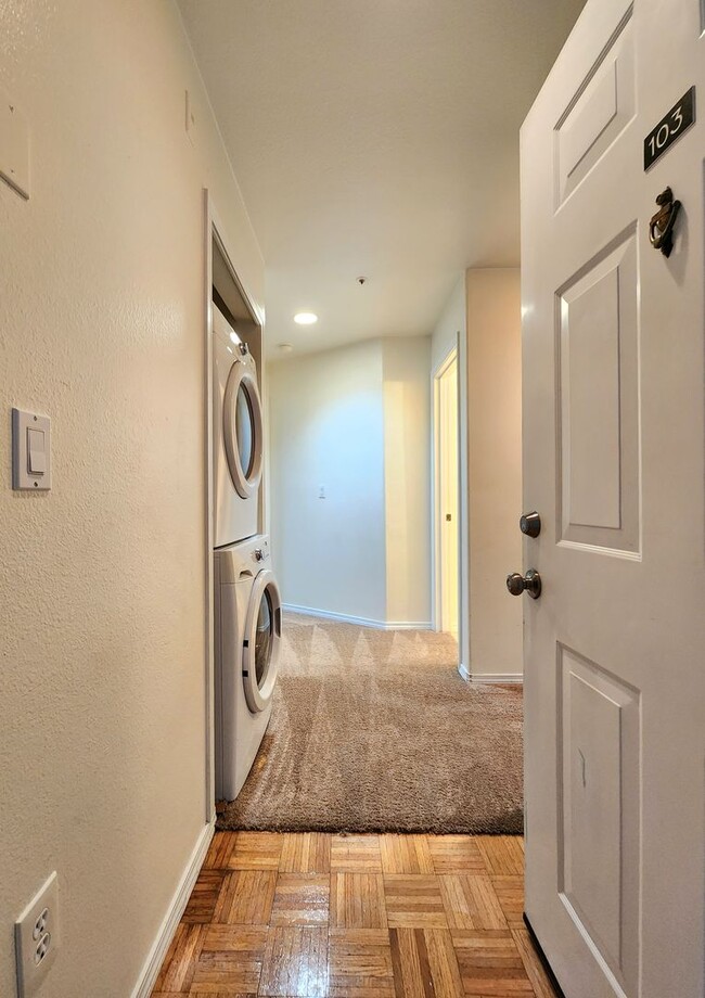 Photo - 2 Bed/ 2 Bath Condo Everett Near Boeing and Paine Airport