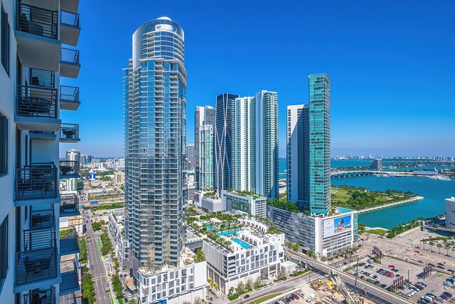 MIAMI, CAOBA - Miami WorldCenter, 135m, 442ft, 43 fl, 125m, 413ft, 38 fl, U/C