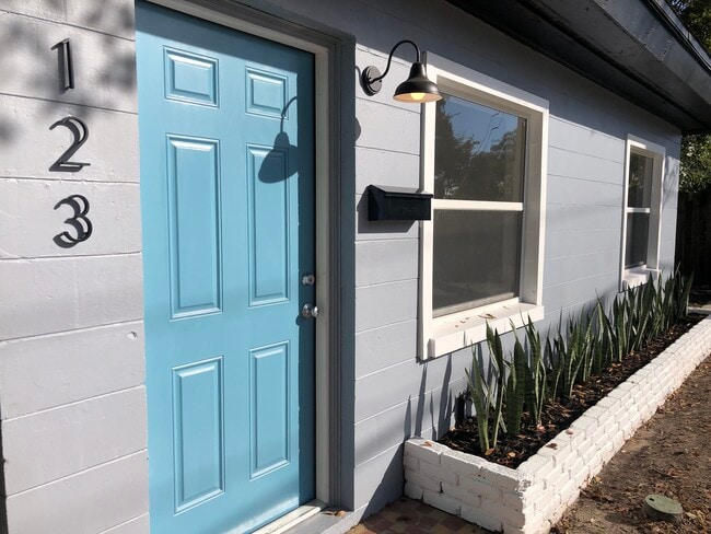 Building Photo - 121 Ariana St Unit 123