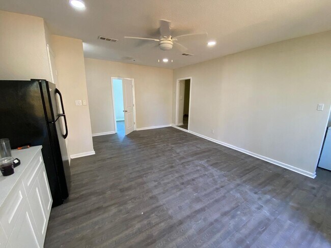 Photo - 615 Parkview Ave Unit Apartment 2