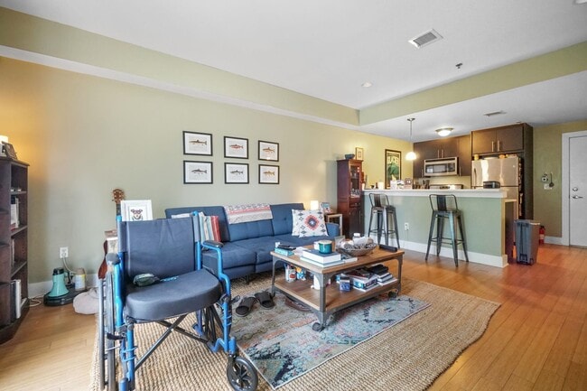Photo - 636 5th St Unit 405