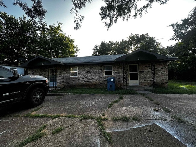 Building Photo - 801 8th St Rental