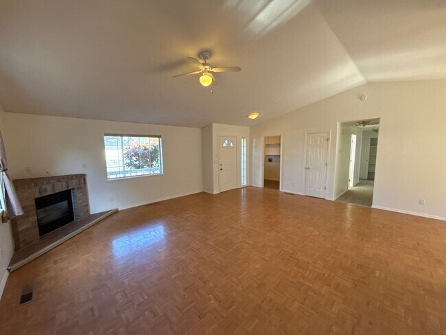 Photo - 1843 Olympic Dr E