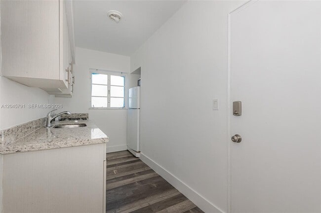 Photo - 8340 Crespi Blvd Unidad 20