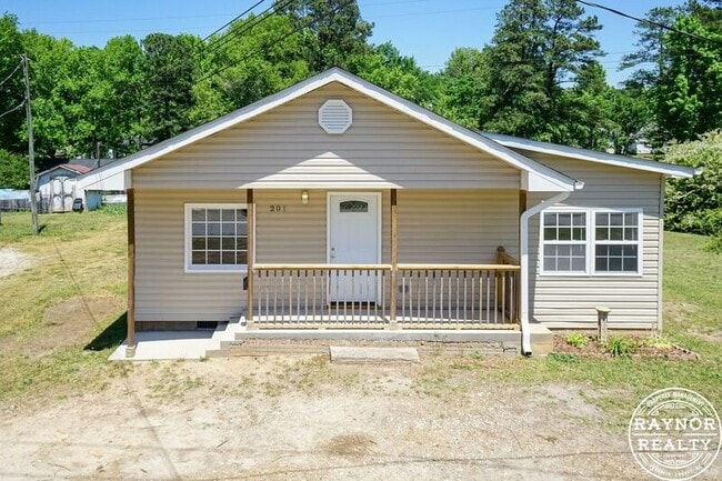 Photo - 201 Smith Dr