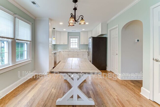 Photo - 2113 Jackson St