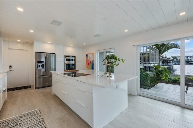 Building Photo - 1100 8th Ave S Unit 123F