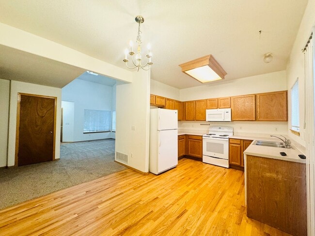 Building Photo - Charming 3 Bed/2 Bath Home with Attached 2 Car Garage in Mariana Butte