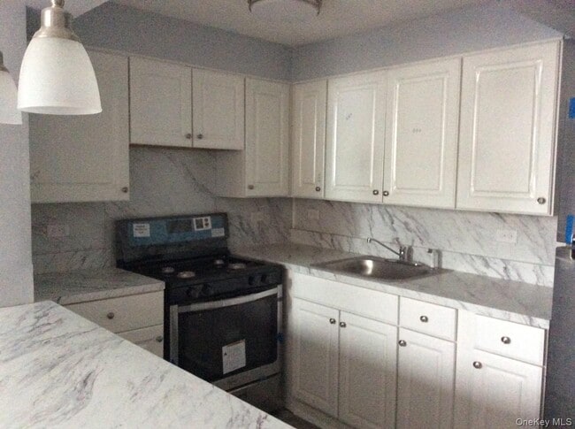 Building Photo - 44 S Bleeker St Unit 1B