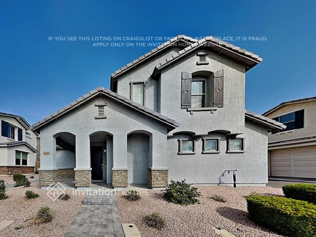 Building Photo - 239 N Sandal