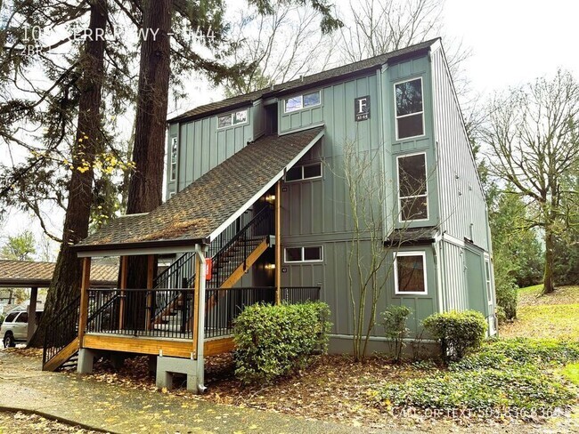 Building Photo - Welcome to Lake Oswego's Award-Winning Mt.... Unit #44 Rental