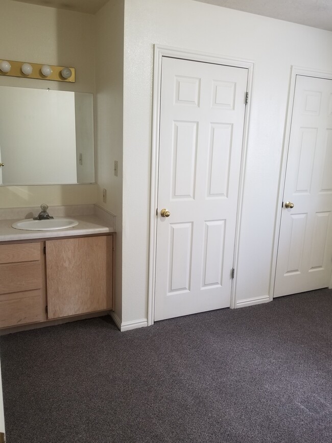 Photo - 111 S 1400 W Unidad Cinnamon Tree