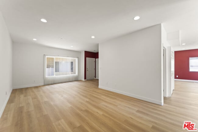 Building Photo - 12375 Osborne Pl Unit 13