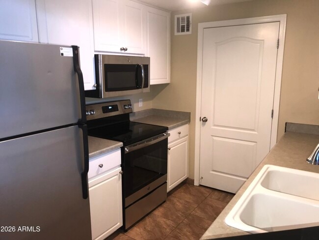 Photo - 1701 E Colter St Unidad 460