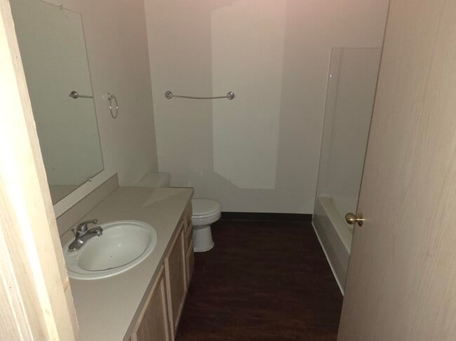 Photo - 753 Clay St E Unidad 1