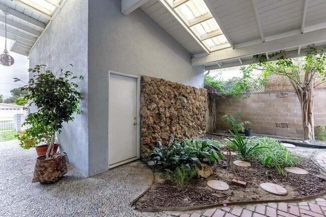 Photo - Spacious 3BR / 2BA Single-Story Pool Home in Granada Hills