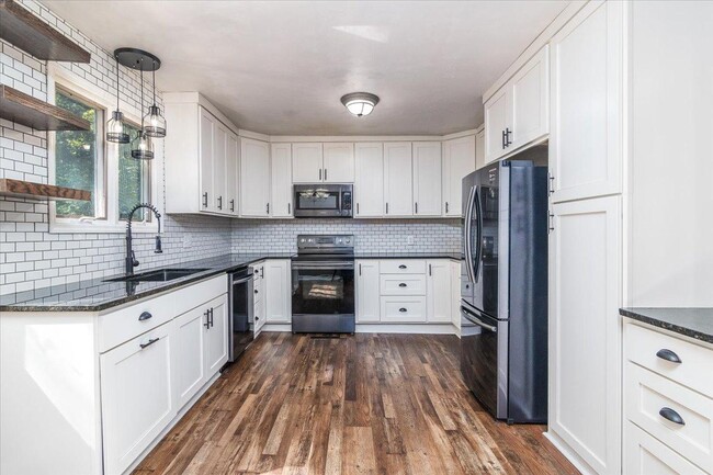 Photo - 5708 Bridlewood Dr
