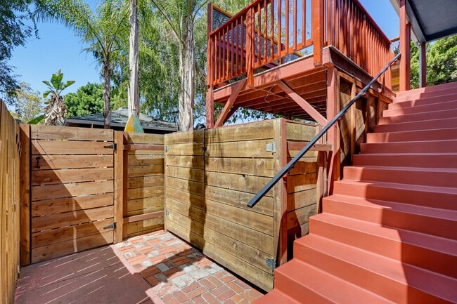 4447 Dawson Ave