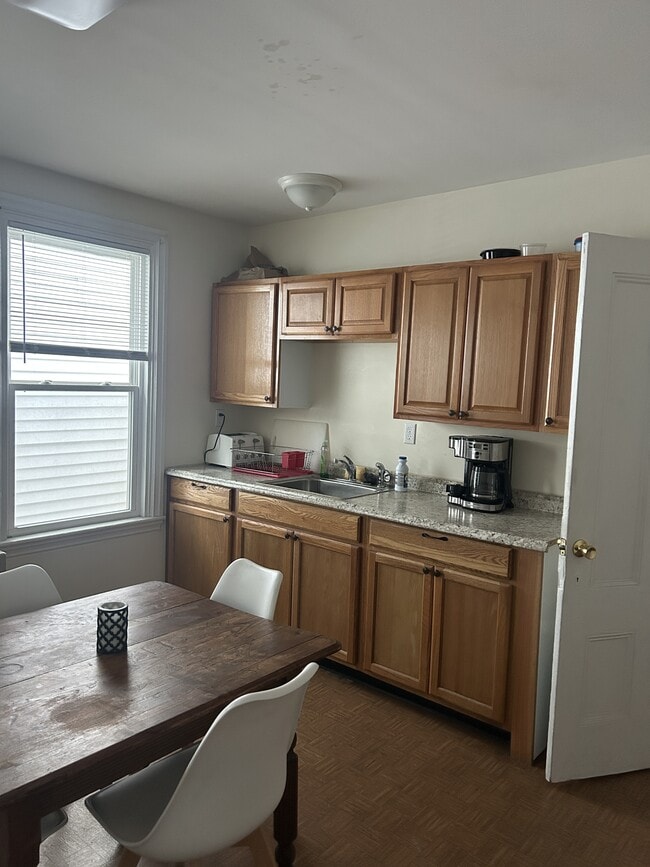 Building Photo - 117 Park St