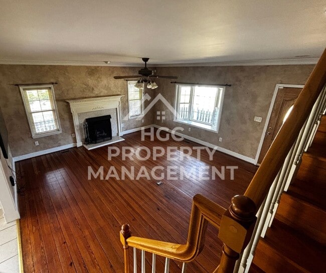Photo - 160 Percy Ln