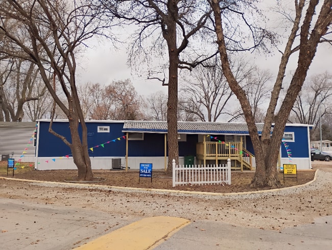 Building Photo - 152 Rainbow Dr