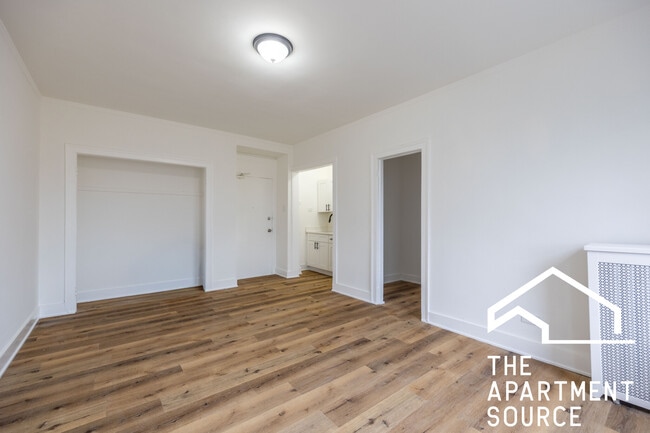 Photo - 6930 N Greenview Ave Unit 404