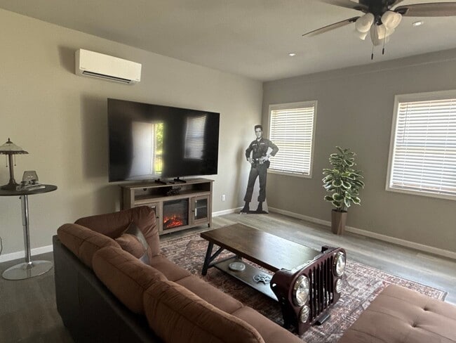 Photo - 3 Bedroom 2 Bath Home Newly Renovated