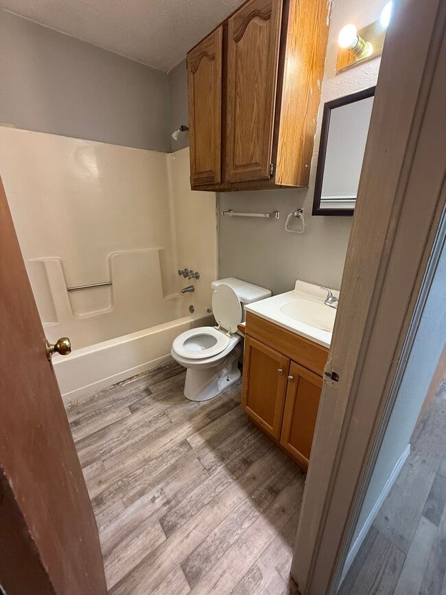 Photo - 923 N 28th St