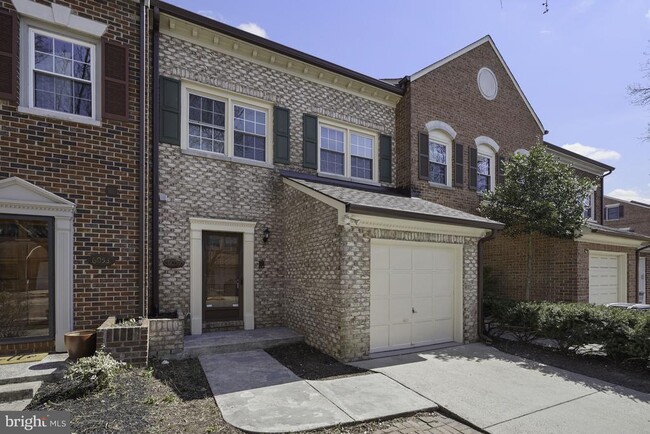 Photo - 6055 Estates Dr Townhome