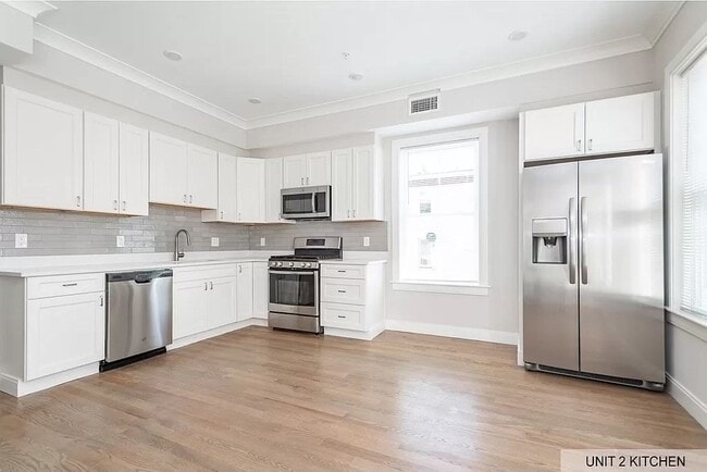 Building Photo - 68 Day St Unit 2