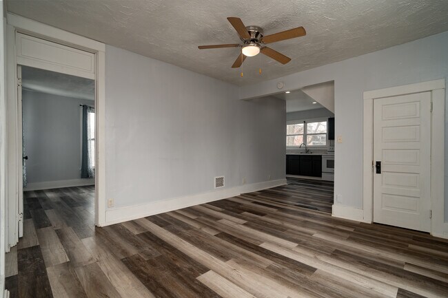 Photo - 328 Clinton St Unit Upper