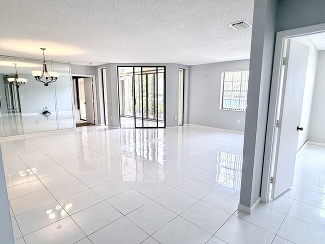 Photo - 5136 Floria Dr Unit G