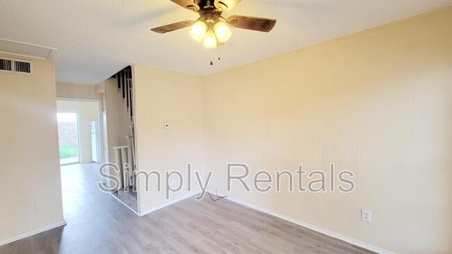 Photo - 400 Bill Bradford Rd Unit Apt 7