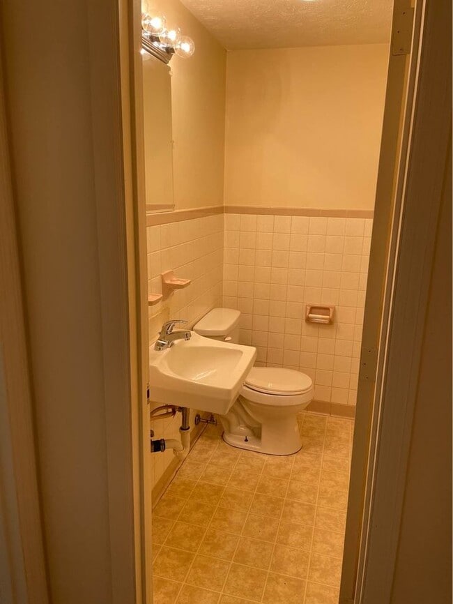 Photo - 228.5 S Porter Dr