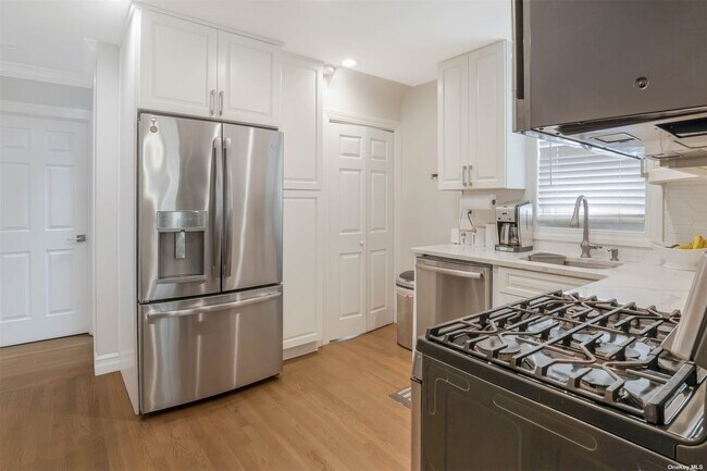 Photo - 130 Roxbury Rd S
