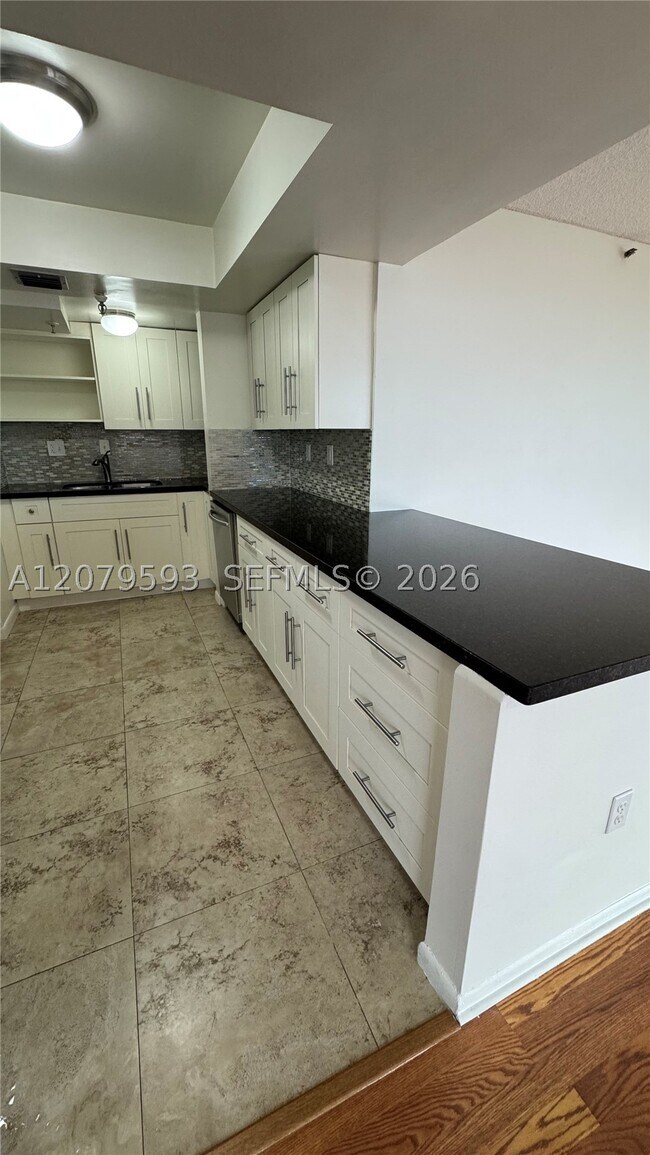 Photo - 720 Coral Wy Unit 9E