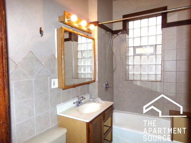 Photo - 1458 W Catalpa Ave Unidad 2