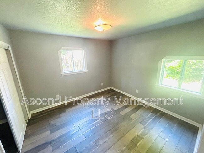 Photo - 217 Sequoia Dr