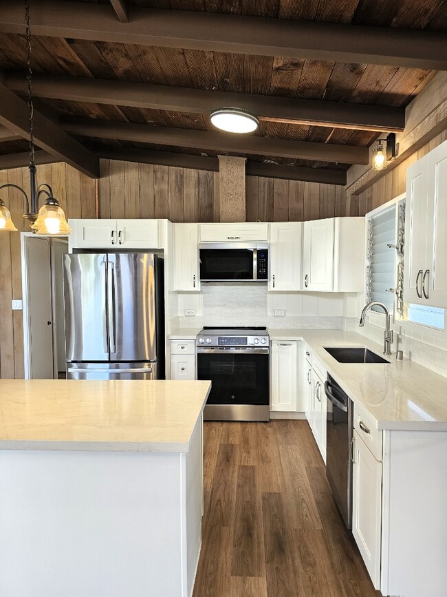 Building Photo - 4 bed, 2.5 bath single family house, Liliha neighborhood.