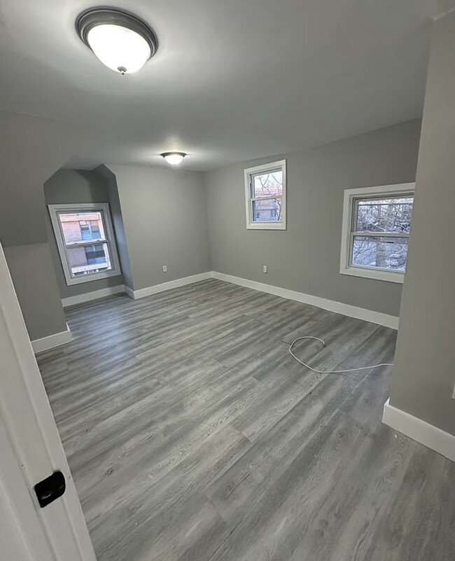 370-374 13th Ave 3 - 272 S 9th St Apartments Unit 3