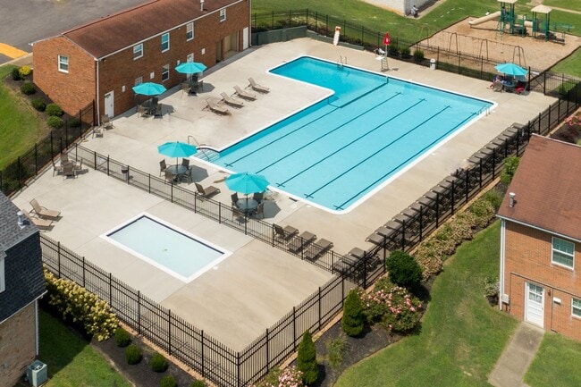 Building Photo - Meadowbrook Apartments