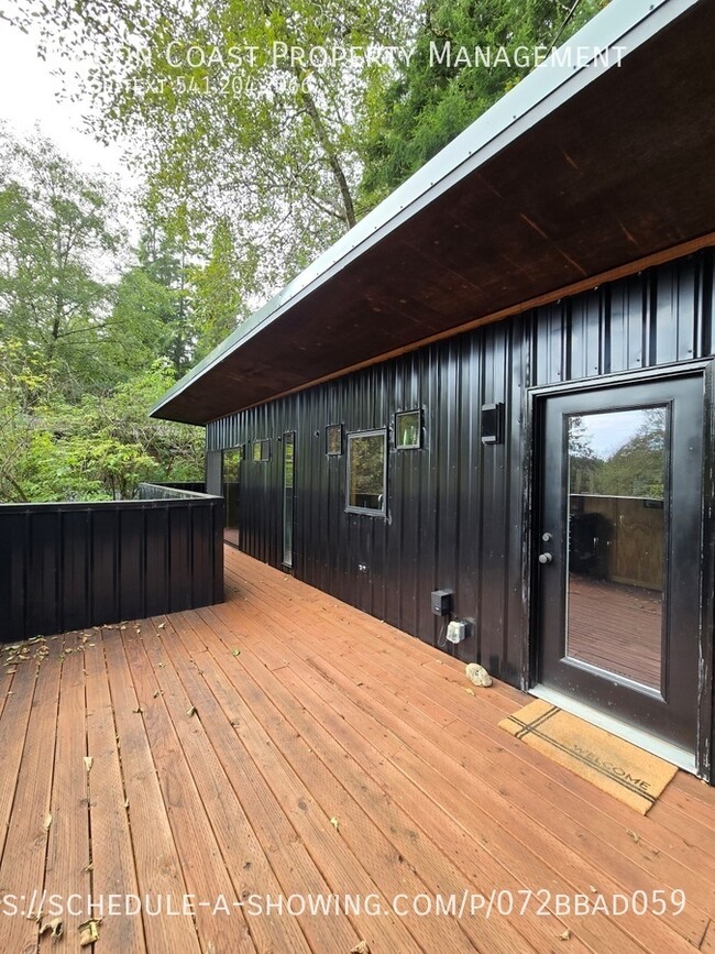 Building Photo - 1645 Deer Pl