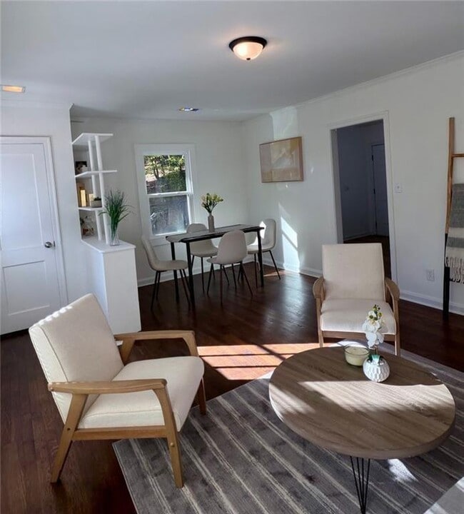 Photo - 512 Alpine Way