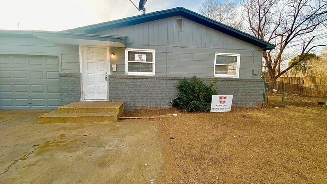 Building Photo - $0 First Month's Rent / $0 Deposit at Move-in